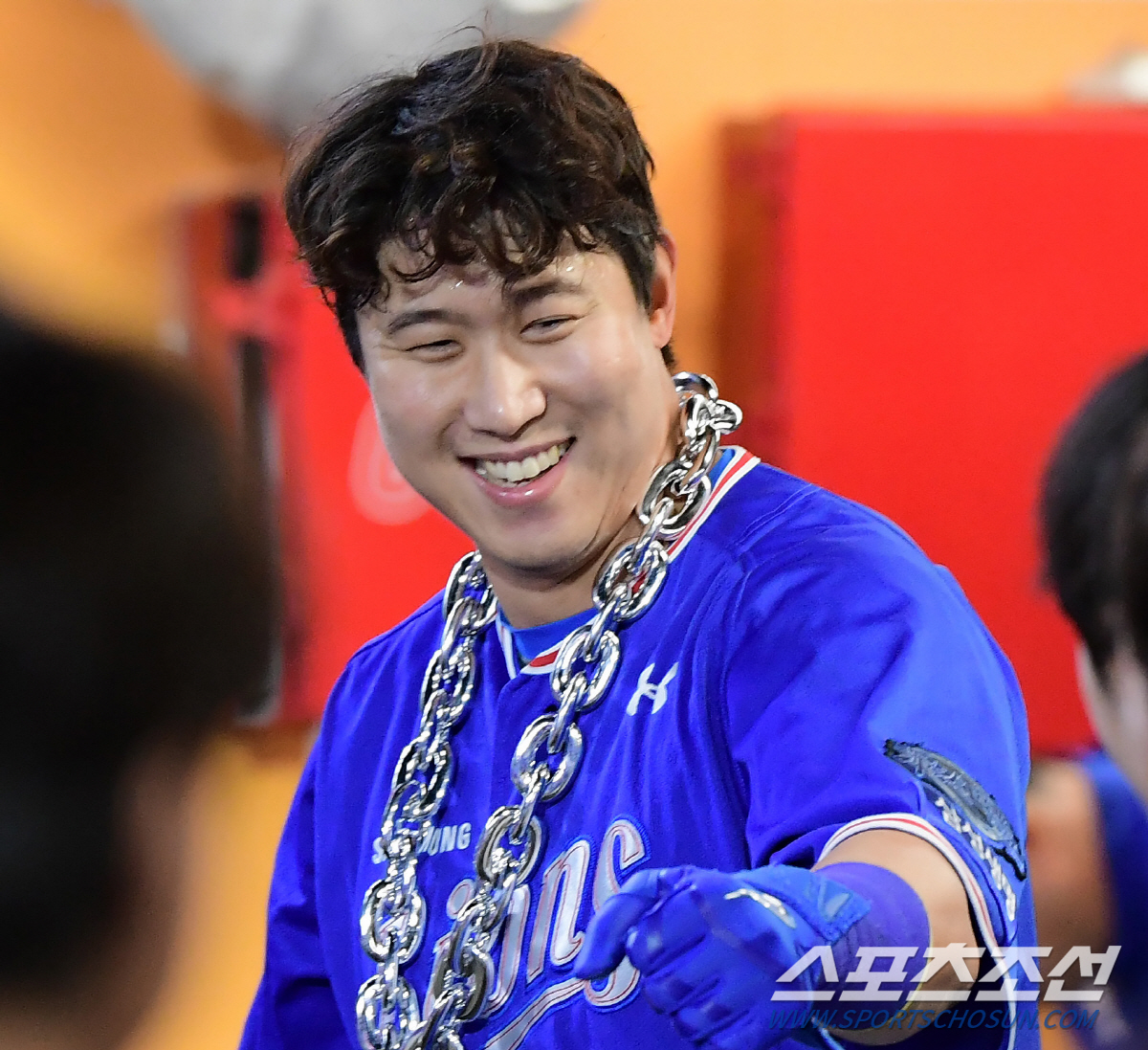 수사자 포효, 친정팀 앞 배트 직접 수거…48일 만의 홈런포로 혈 뚫은 …