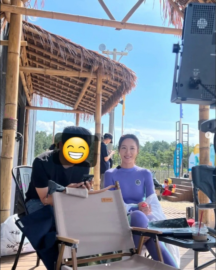 황정음, '군살 제로' 슬림한 서핑수트 핏…'애둘맘'인줄 몰라