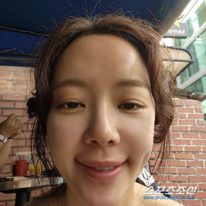 '20㎏ 감량' 황정음, '미모 낭비' 초근접 코믹 셀카 공개…'흑역사'…