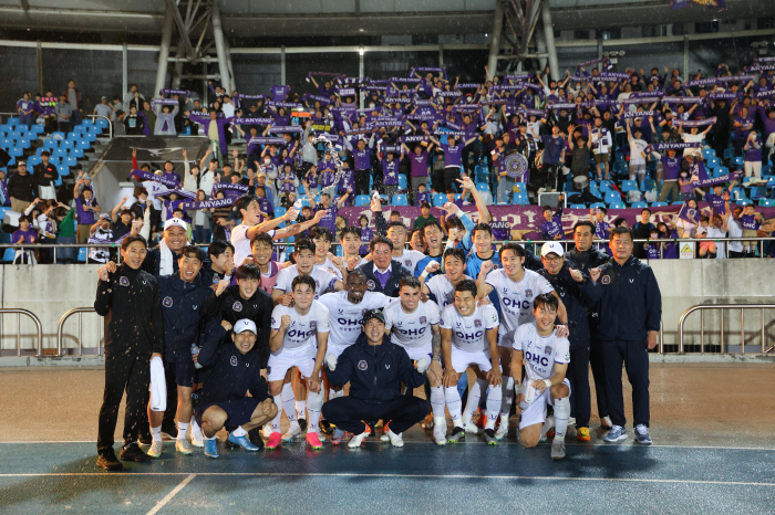FC안양 '상위권 초접전' K리그2 선두 탈환, 창단 11년 만에 승격 …