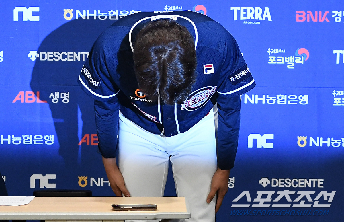"간 것만으로도 잘못" 고개 숙여 사과한 정철원, "태극마크 영광스러운 …