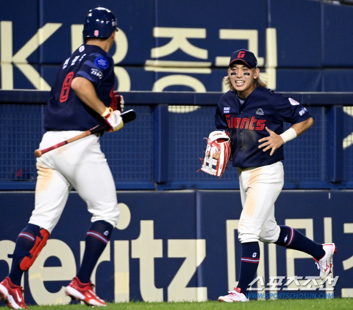 타구 맞는 고통보다 잡지 못한 아쉬움이 더 컸다. 걱정할 동료 위해 벌떡…