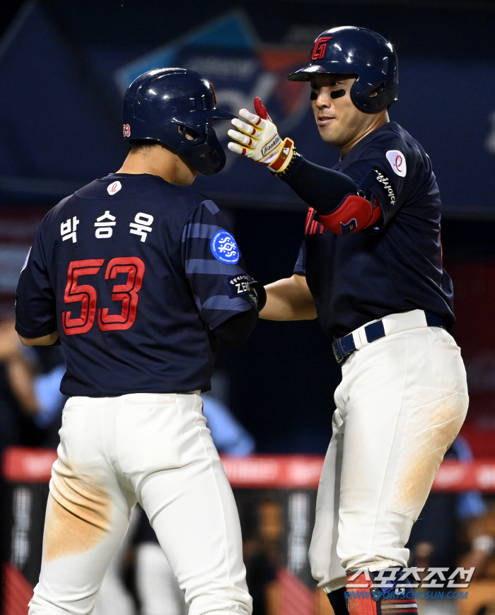 '8G OPS 0.947+43일만의 홈런포' 전 캡틴의 귀환? 우타자 고…