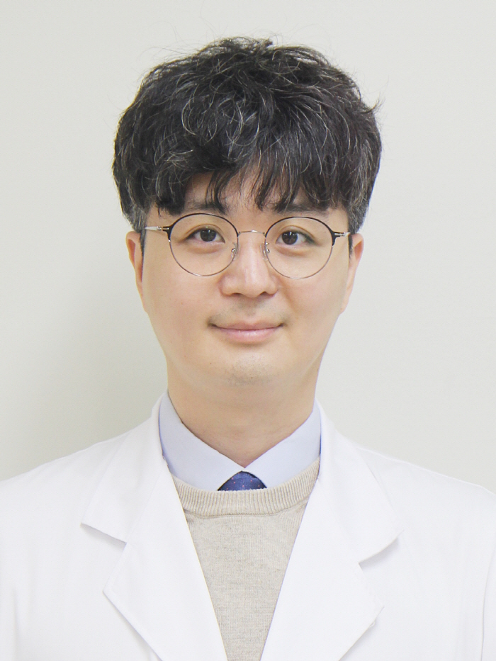 10년전부터 서서히 뇌 퇴화 '파킨슨병', 잠꼬대·변비 전조 증상