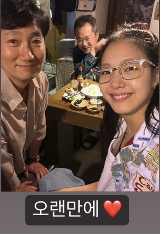 박해일X김고은, '은교' 커플 11년만 재회...'환한 미소' 여전한 케…