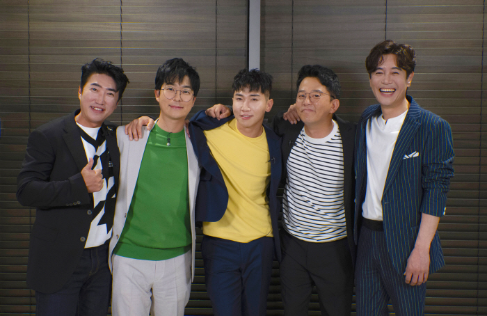 [SC현장]김준호 "♥김지민과 같이 있고 싶은데"…유부남 동료들과 '독박…