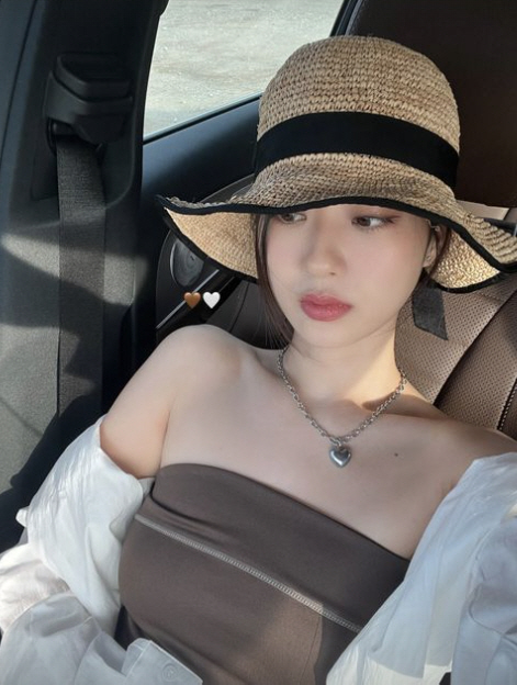 경리, '입금 전'도 철저한 몸매관리…어깨뼈·쇄골 드러난 '여리여리한 몸…