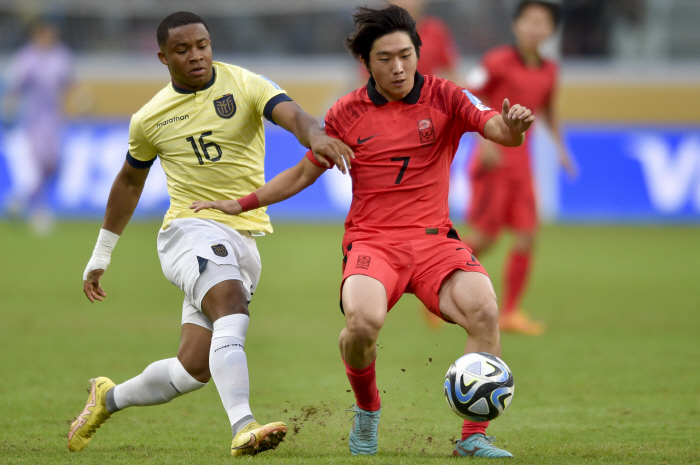 '이영준X배준호 골→쿠에로 PK 허용' 대한민국, 에콰도르에 2-1 전반…