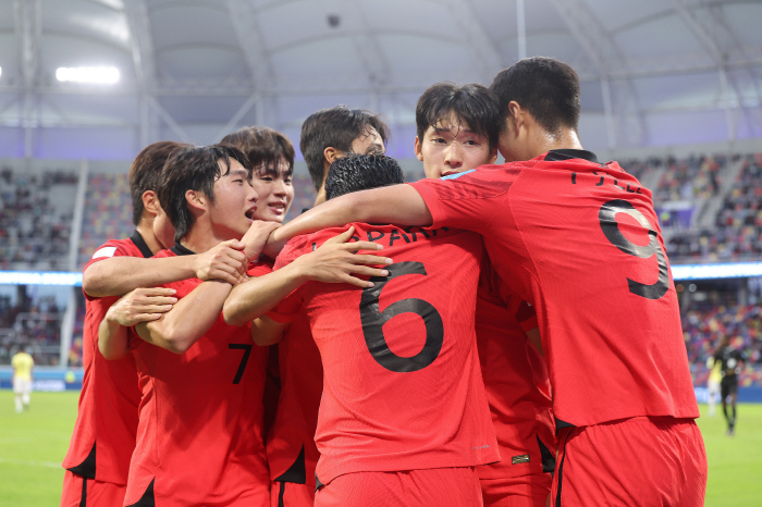 '이영준X배준호 골→쿠에로 PK 허용' 대한민국, 에콰도르에 2-1 전반…