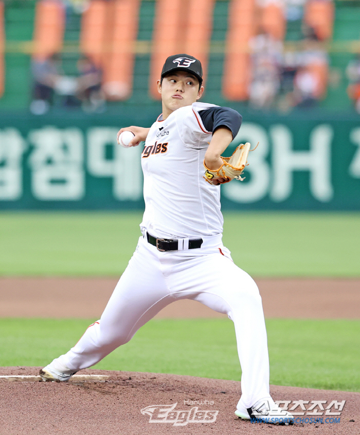 쉬고 왔더니 투구감 '뚝'…어렵게 밸런스 되찾은 문동주, "안 좋을 때 …
