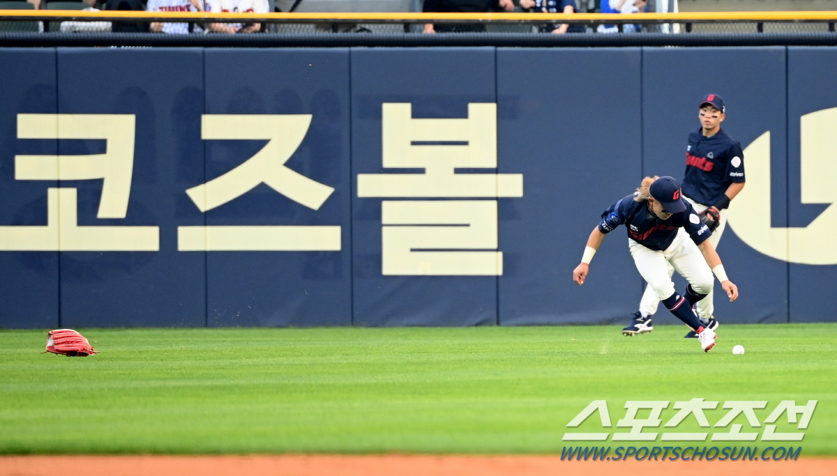 "슈퍼캐치는 좋지만…" 황성빈 향한 시선, 결국 기본기와 디테일이다 [부…