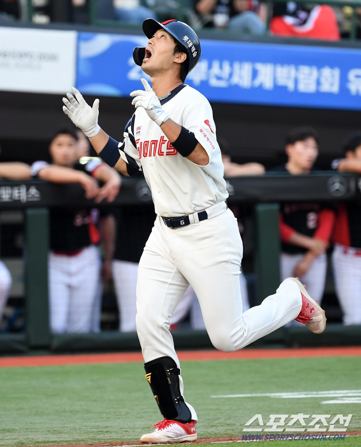 '이학주 만루포→양현종 9실점→선발 전원안타' 1만8996 부산팬 열광시…