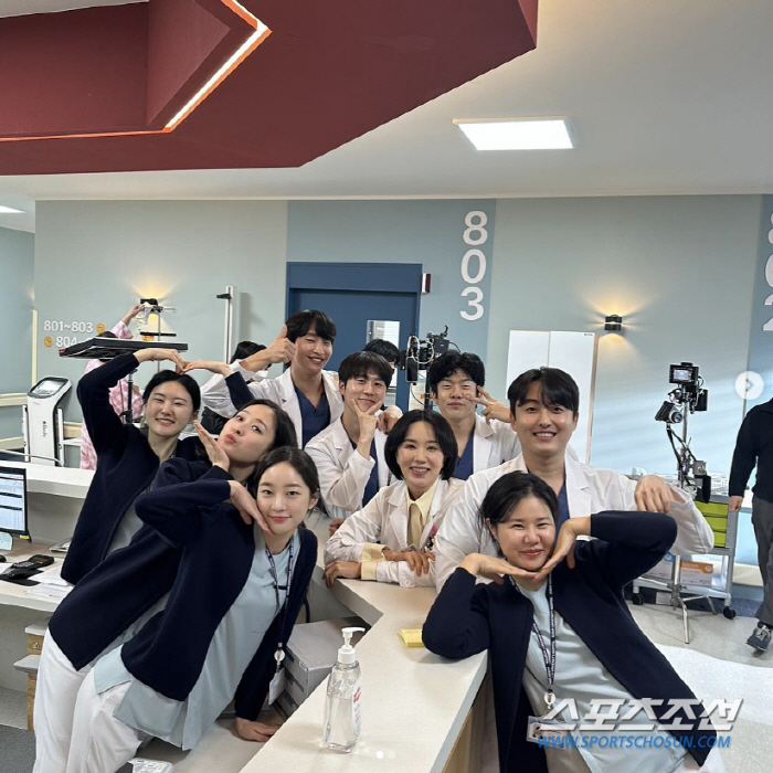 [종합]'닥터 차정숙' 엄정화, '인생 봉합' 필요없겠네! 송혜교부터 이…