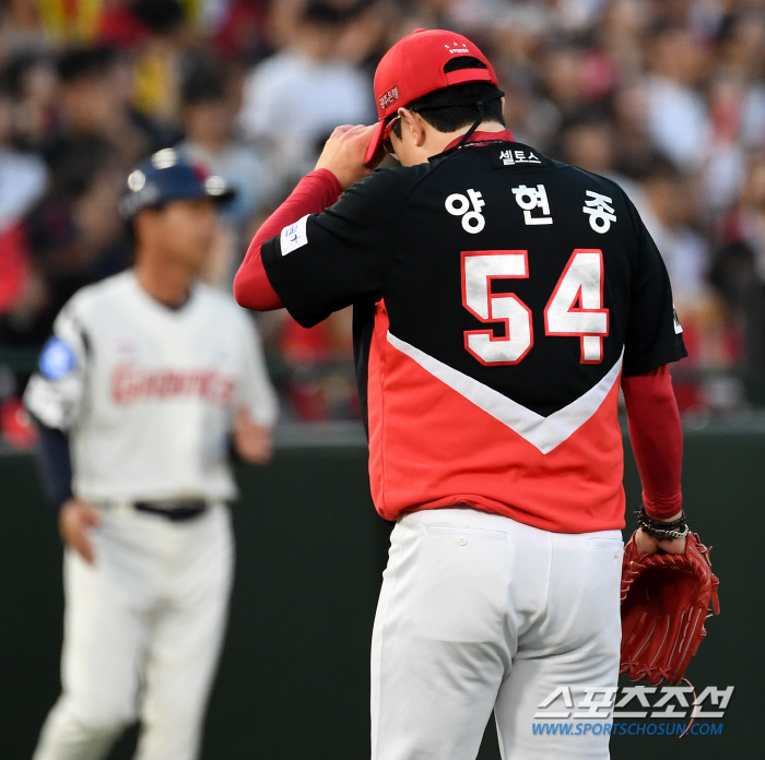 '이건 악몽이야' 2이닝 9실점 데뷔 이후 최다 실점, 사직 마운드서 기…