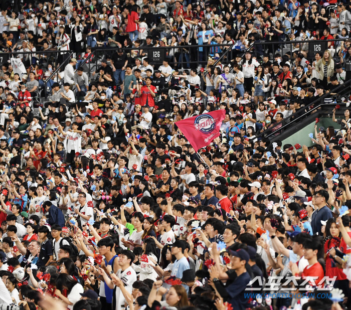 '사직 아이돌 김민석' 2안타 3타점 물오른 타격감, 야구까지 잘하니 인…