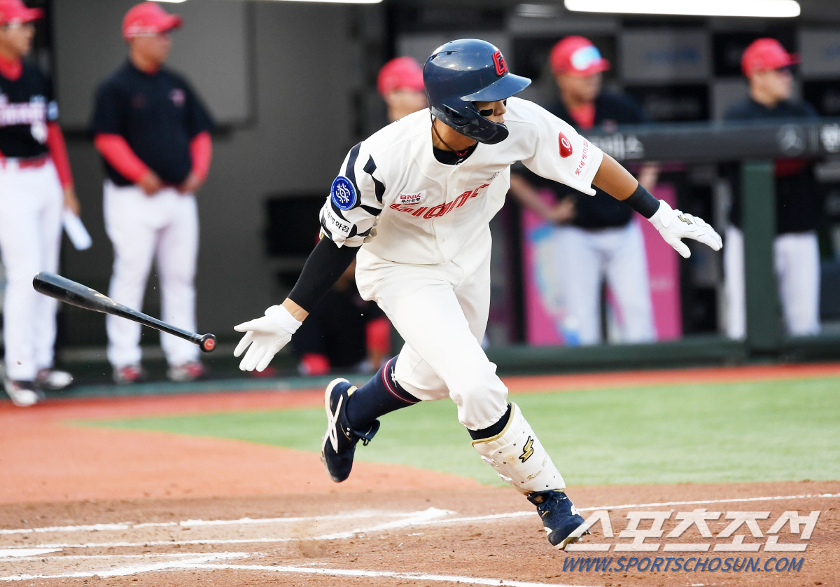 '사직 아이돌 김민석' 2안타 3타점 물오른 타격감, 야구까지 잘하니 인…