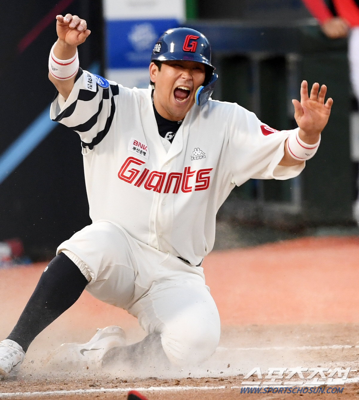 '0:3→4:3→5:5→6:5' 노진혁이 끝냈다! 달아오른 부산 여름밤 …