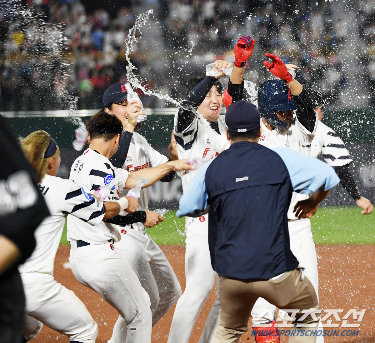 "사직 매진? 승리로 보답" 4시간14분 혈투→9회말 끝내기승…외인 감독…