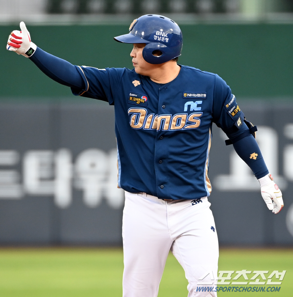 양의지 제친 5월 출루왕, 6월에는 더 뜨겁다...외인타자급 활약, FA…