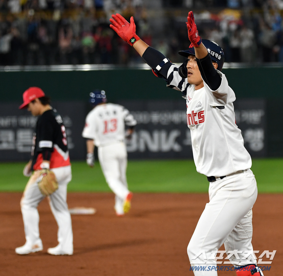 "한국시리즈 느낌" 1점차 혈투→끝내기 드라마…사령탑이 주목한 '팀플레이…