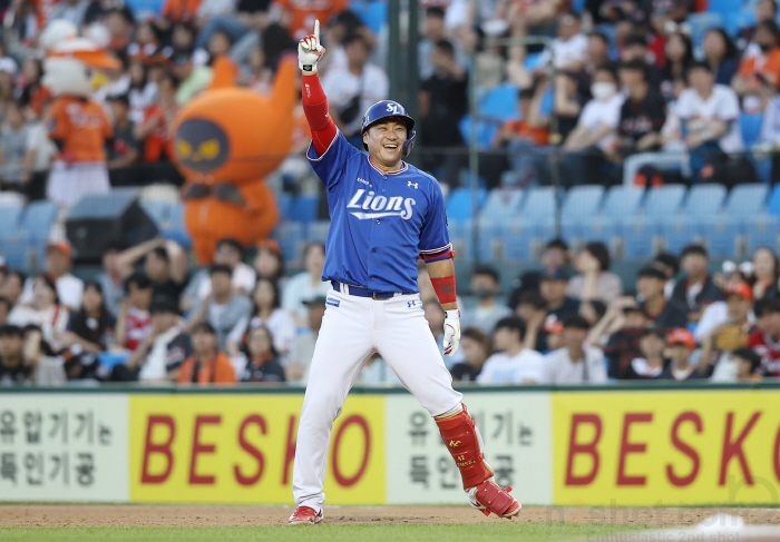 "제 롤모델은요" 130m 대형홈런 198홈런타자→0홈런 대타→135m …