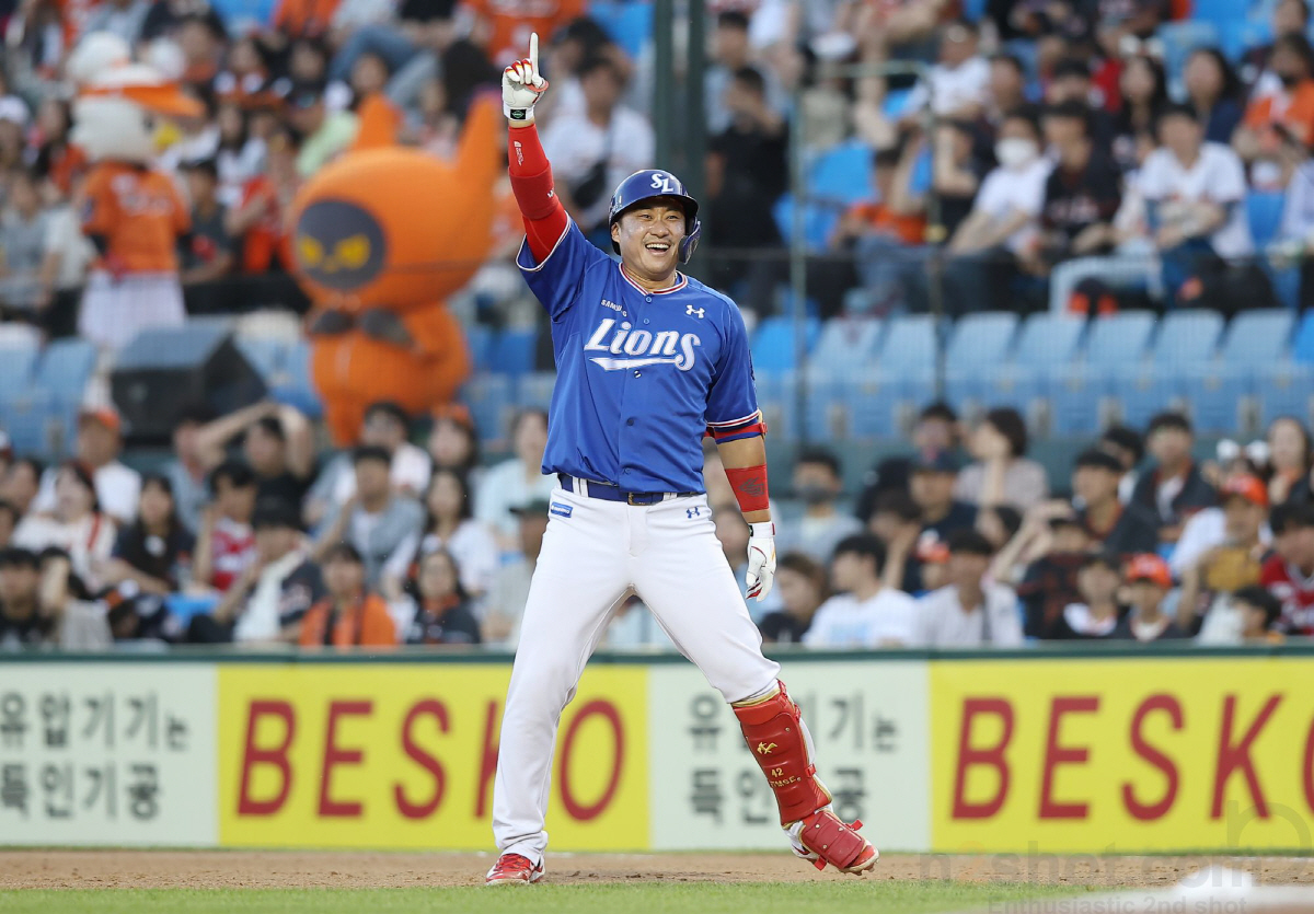 "제 롤모델은요" 130m 대형홈런 198홈런타자→0홈런 대타→135m …