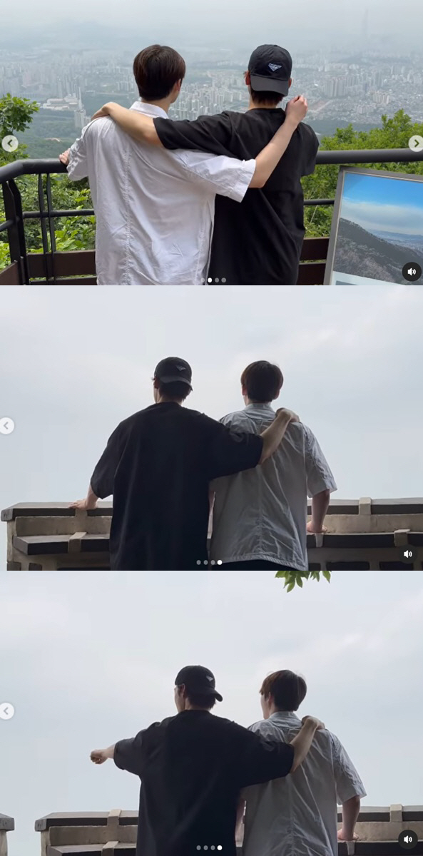 차은우·산하, 故문빈 추모공간 찾았다…어깨동무하고 바라본 하늘 [종합]