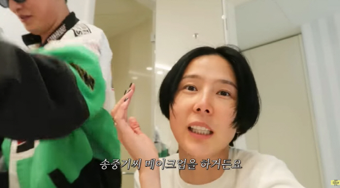김나영, 송중기 담당 메이크업 실장에 받은 화장..칸 레드카펫서 빛난 미…