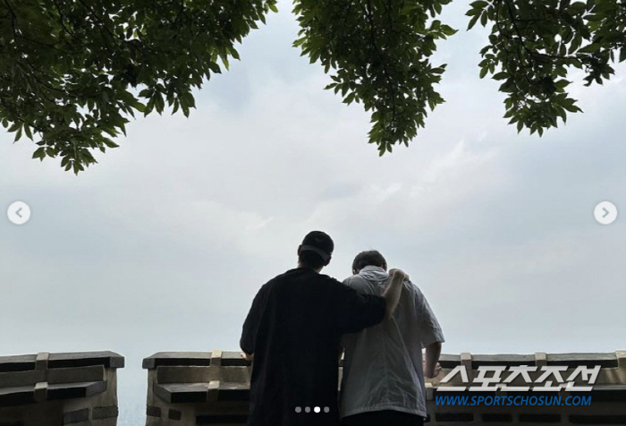 차은우-산하, 두 사나이의 넓은 어깨가 왜 이리 슬퍼 보일까? 故 문빈 …