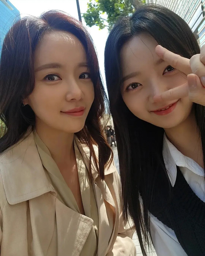 황정음, 다 큰 딸 향해 '하트 뿜뿜' 애정.."pretty mom"