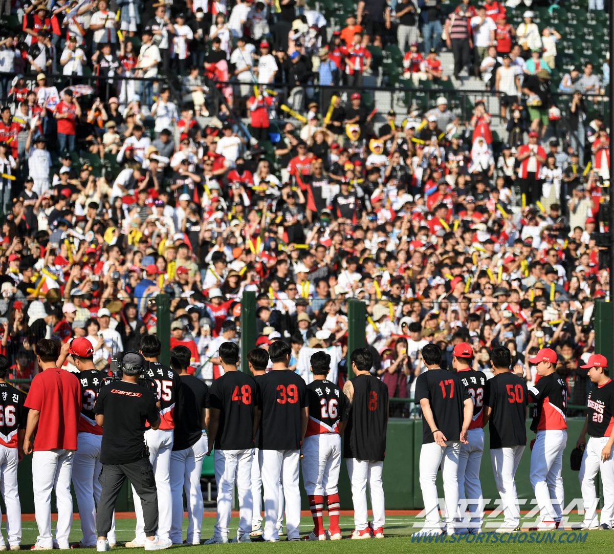 '엘.롯.기' 흥행 쌍끌이…'280만 돌파' KBO 관중, 작년 대비 3…