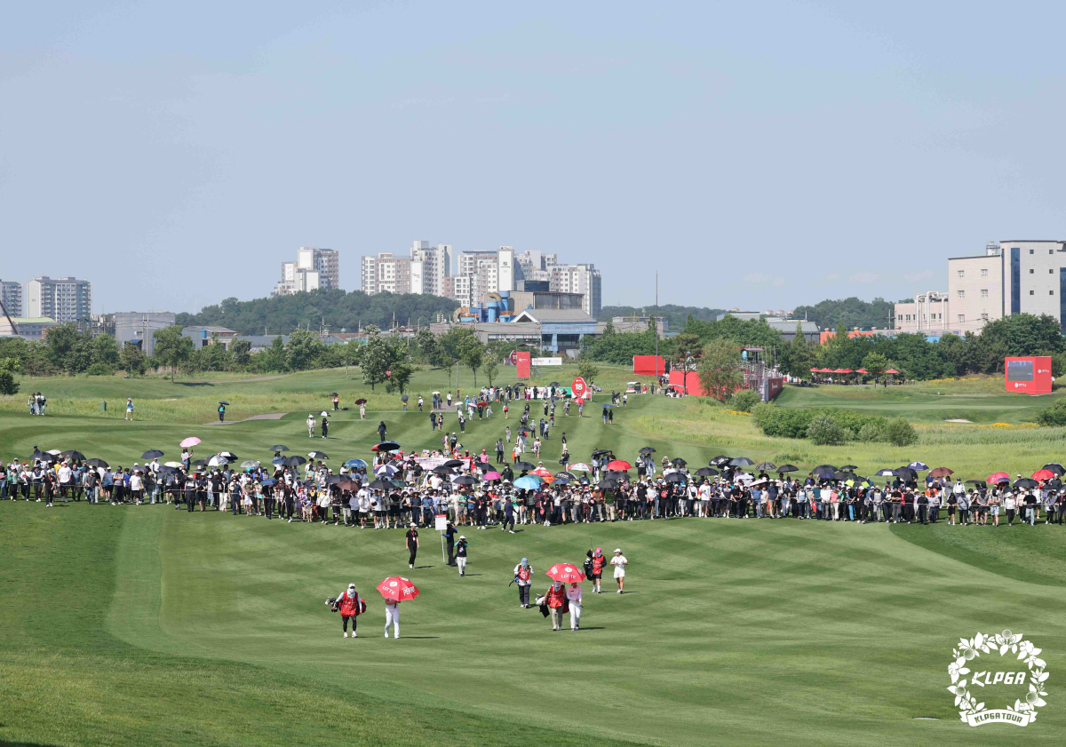 롯데, KLPGA '2023 롯데 오픈' 앞세워 부산세계박람회 유치 홍보…