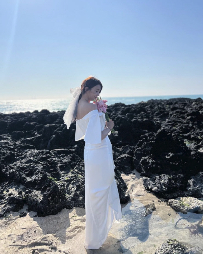 “시집 가나요” 유인영 결혼? 웨딩드레스 사진에 팬들 깜짝