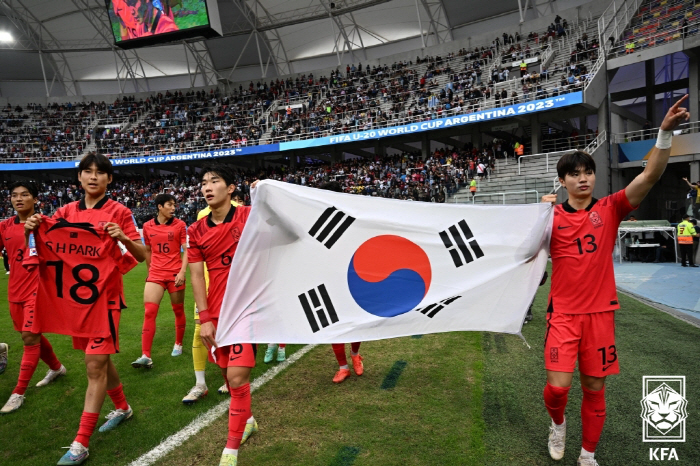 '골짜기 세대와 무관심'→U-20 월드컵 4강 돌풍 '김은중과 아이들',…