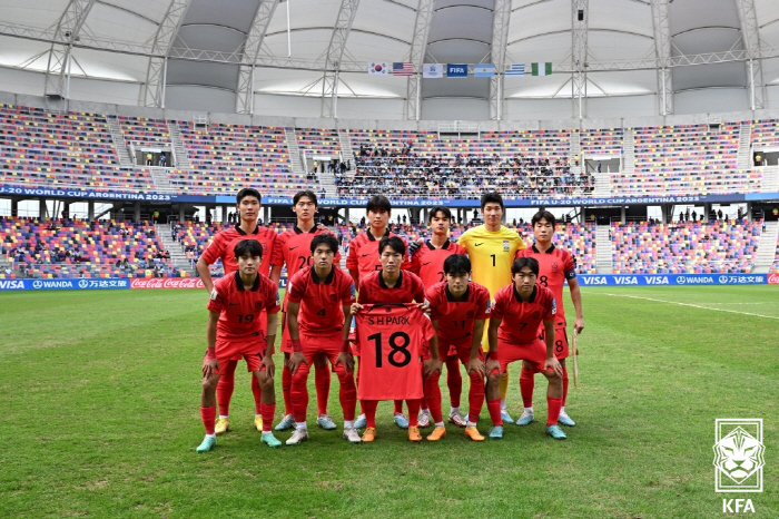 '골짜기 세대와 무관심'→U-20 월드컵 4강 돌풍 '김은중과 아이들',…