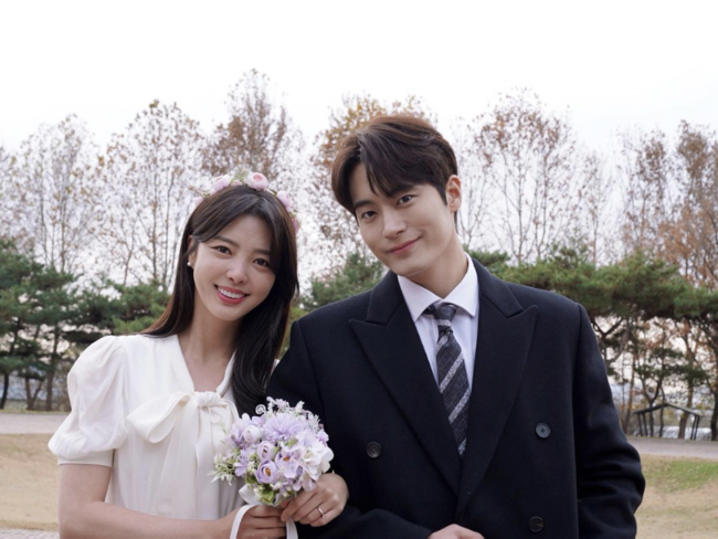 [종합] "♥사람 있어→10달 휴식"…엄현경♥차서원, 모르는 게 이상할 …