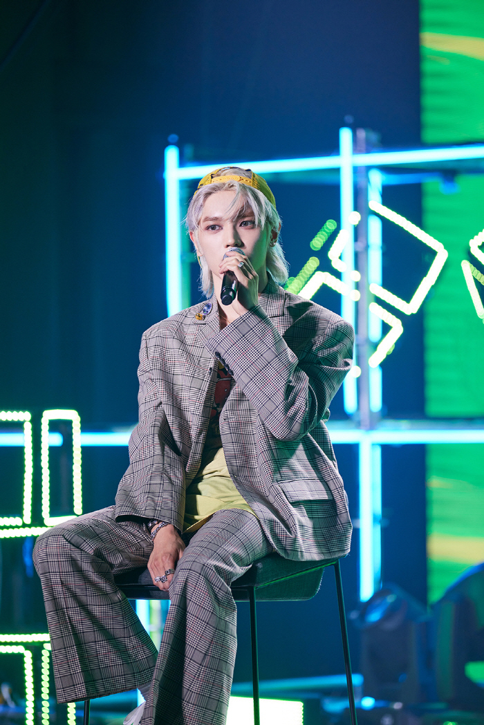 NCT 태용, 솔로 데뷔 대성공…선주문 50만 장→글로벌 차트 강타