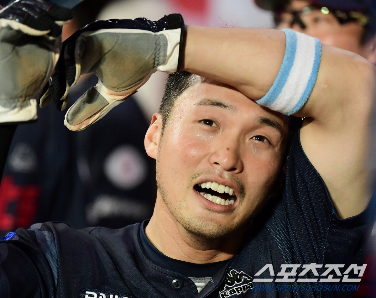 "일주일 3-4경기도 힘들어... 없는 동안 그리울 것." 서튼 감독이 …