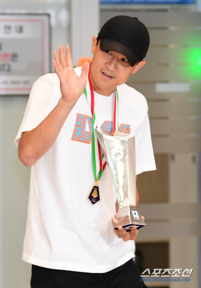 '금의환향' 김민재를 보는 씁쓸한 나폴리, "이미 짐 쌌다, 김민재와 이…