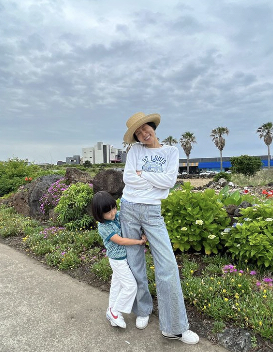 '마이큐♥' 김나영, 올해도 제주살이 시작…엄마 키 따라 잡는 두 아들