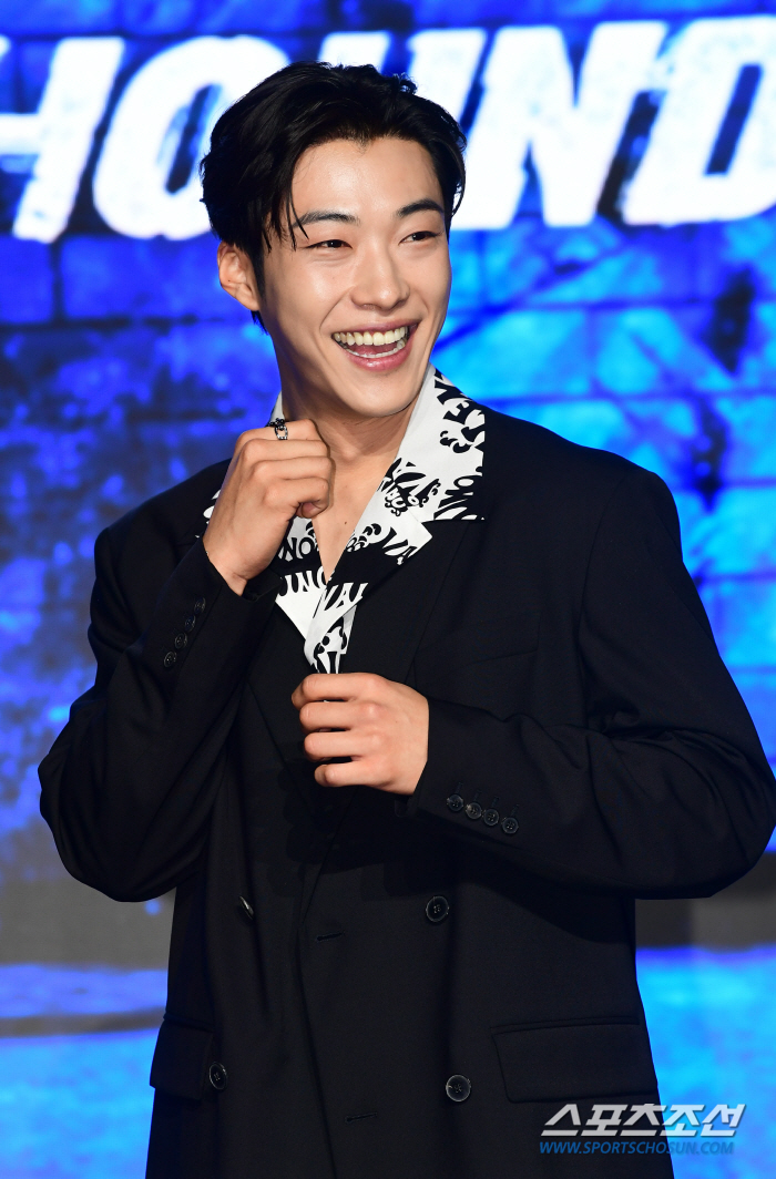 '사냥개들' 우도환 "연병장서 쉐도우 복싱..로맨스 꿈꿨는데"