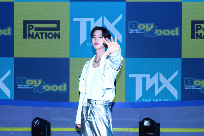 [SC현장] "활동중단 천준혁=버팀목"…더뉴식스, Y2K 세기말 감성 컴…