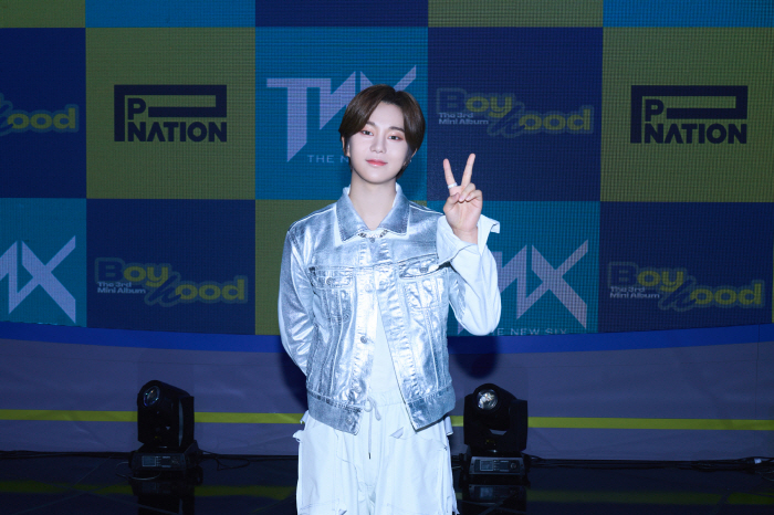 [SC현장] "활동중단 천준혁=버팀목"…더뉴식스, Y2K 세기말 감성 컴…