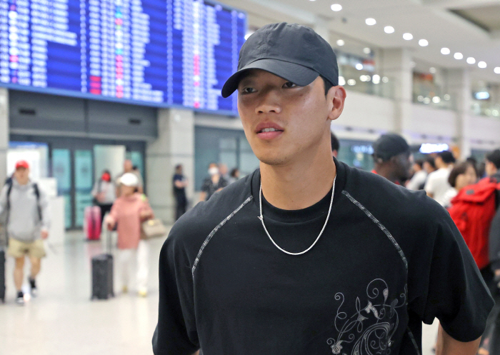'뉴캐슬-AS로마 이적설' 황희찬의 잔류 선언 "울버햄턴과 유럽 클럽 대…