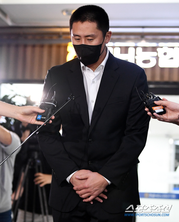 "징계 떠나 공인으로 행동 조심해야" 마무리 투수 징계 소식 들은 사령탑…
