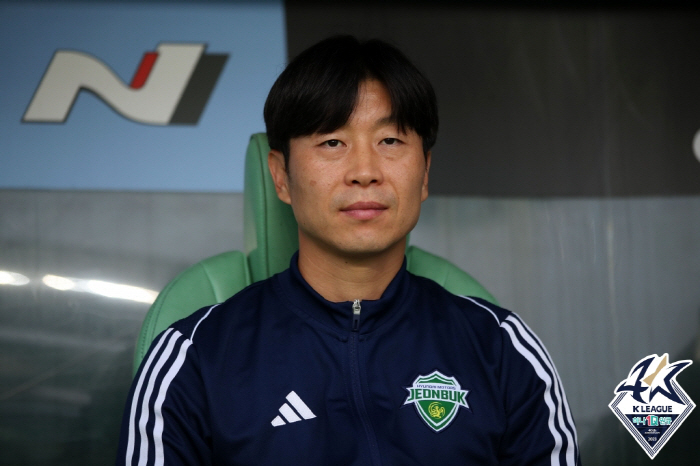 [현장코멘트] 전북 첫 연승 이끈 김두현 감독대행, "팬들에게 좋은 선물…