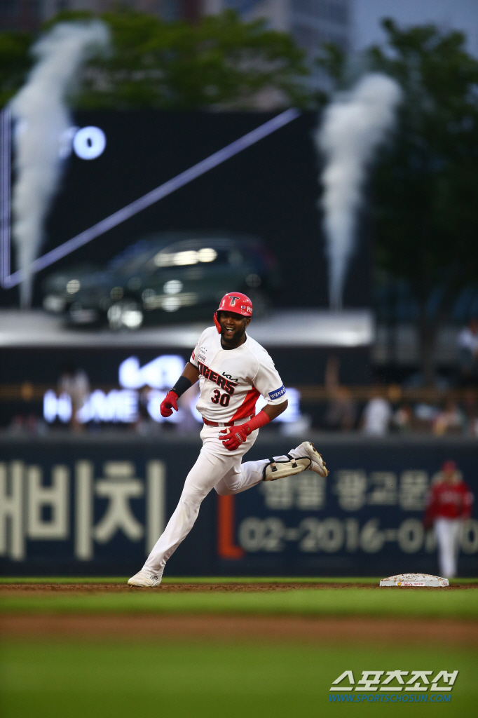 백투백+연타석포도 역부족…'선발 전원안타' SSG, 이틀 연속 KIA 격…