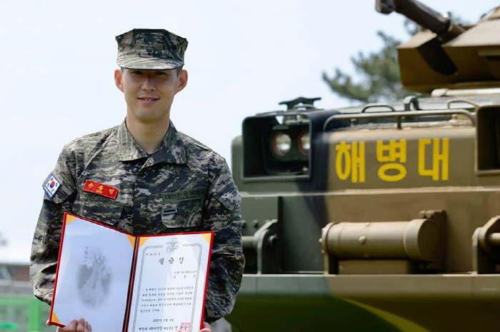 "김민재, 당장 맨유 합류 불가능!" 英언론, 병역 의무 조명