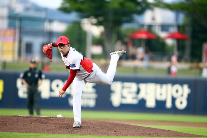 2경기 연속 7자책 '충격' 대투수 첫 굴욕…도대체 뭐가 문제인가[광주 …