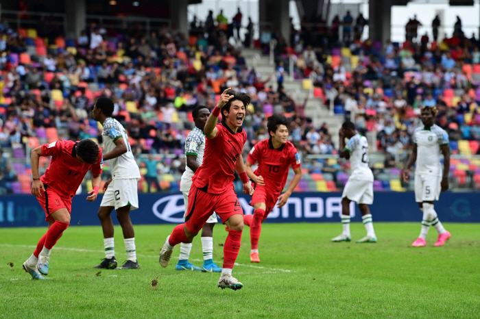FIFA '김은중호 카나바로' 조명 "롤러코스터 탄 최석현, 대학생들 희…